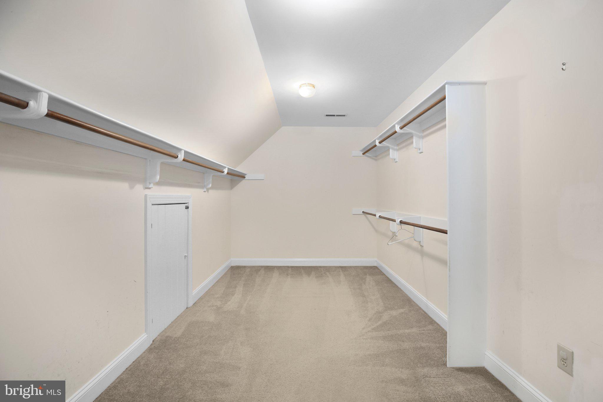 BLOOMSBURY - Residential