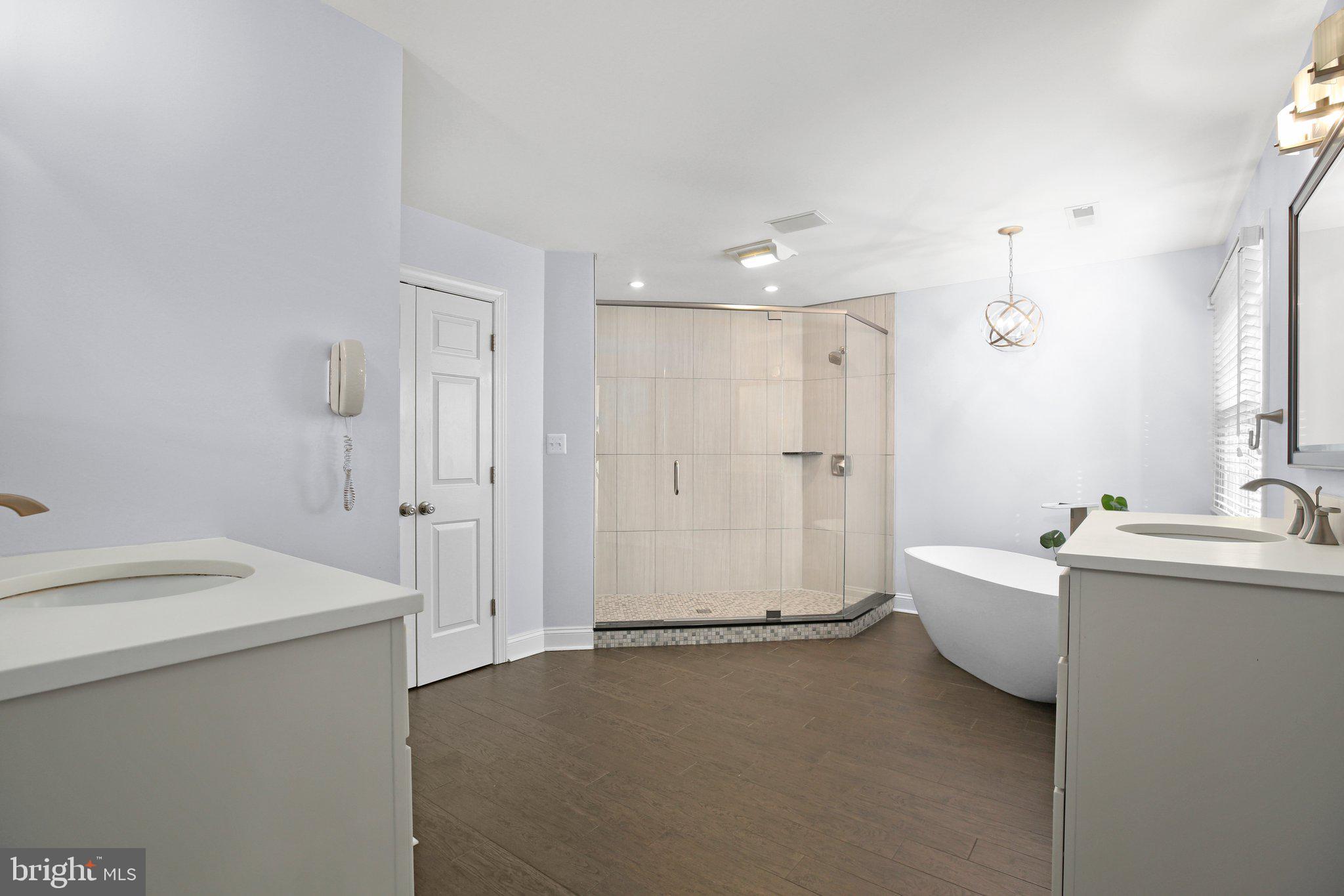 BLOOMSBURY - Residential