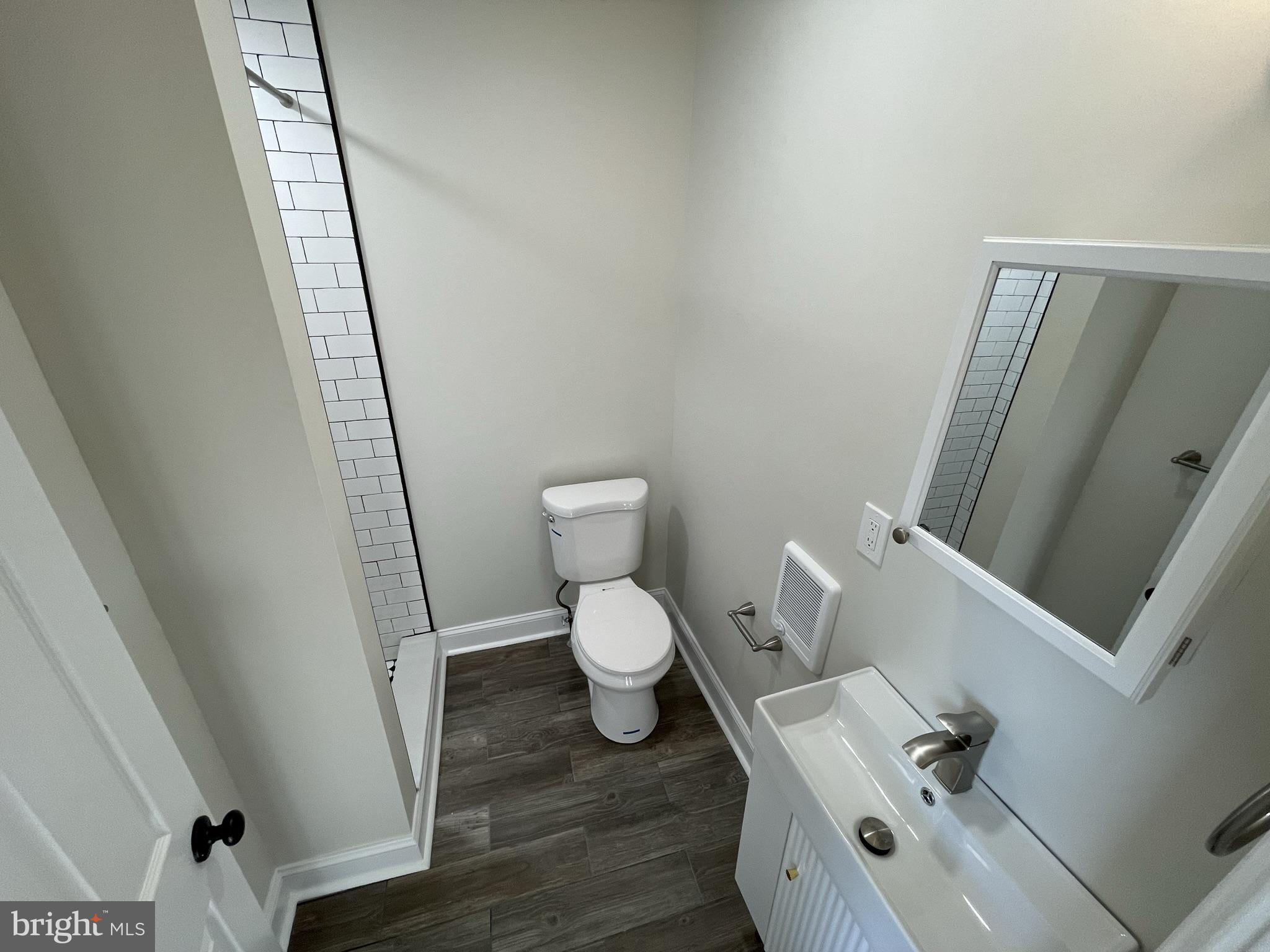 EAST FALLS - Residential Lease