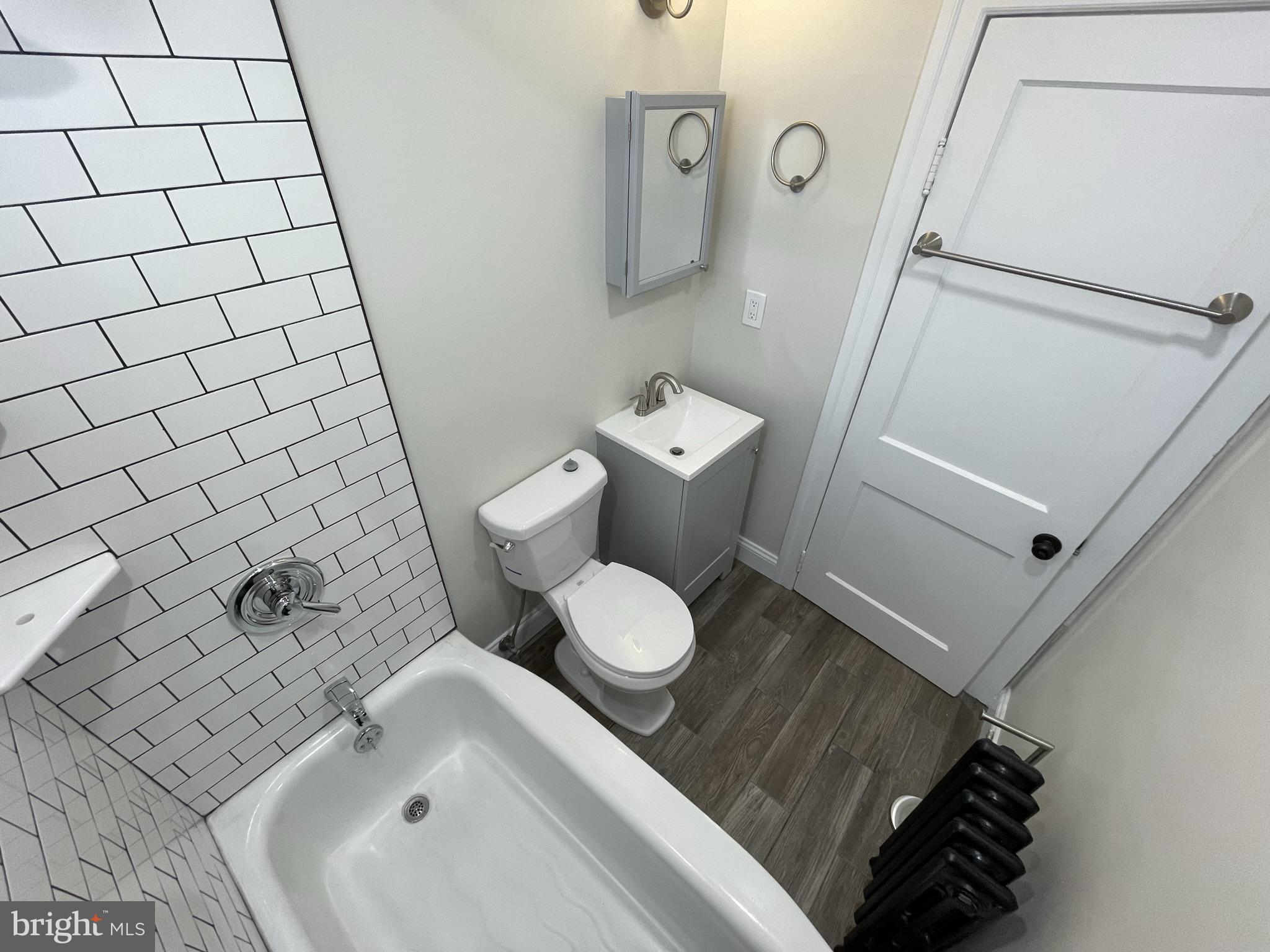 EAST FALLS - Residential Lease