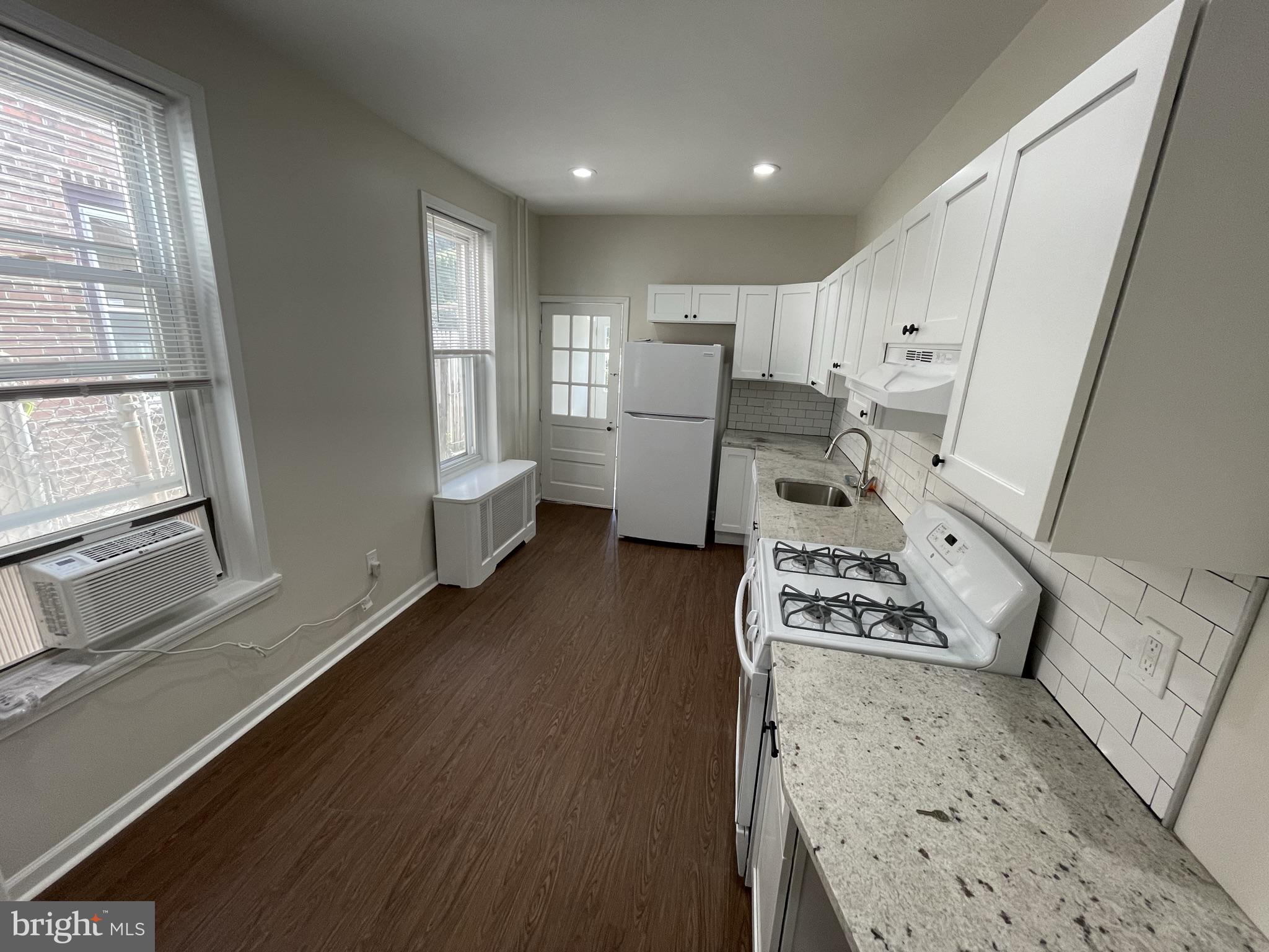 EAST FALLS - Residential Lease