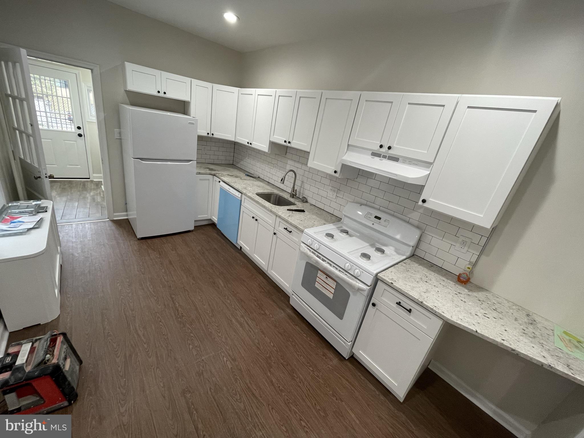 EAST FALLS - Residential Lease