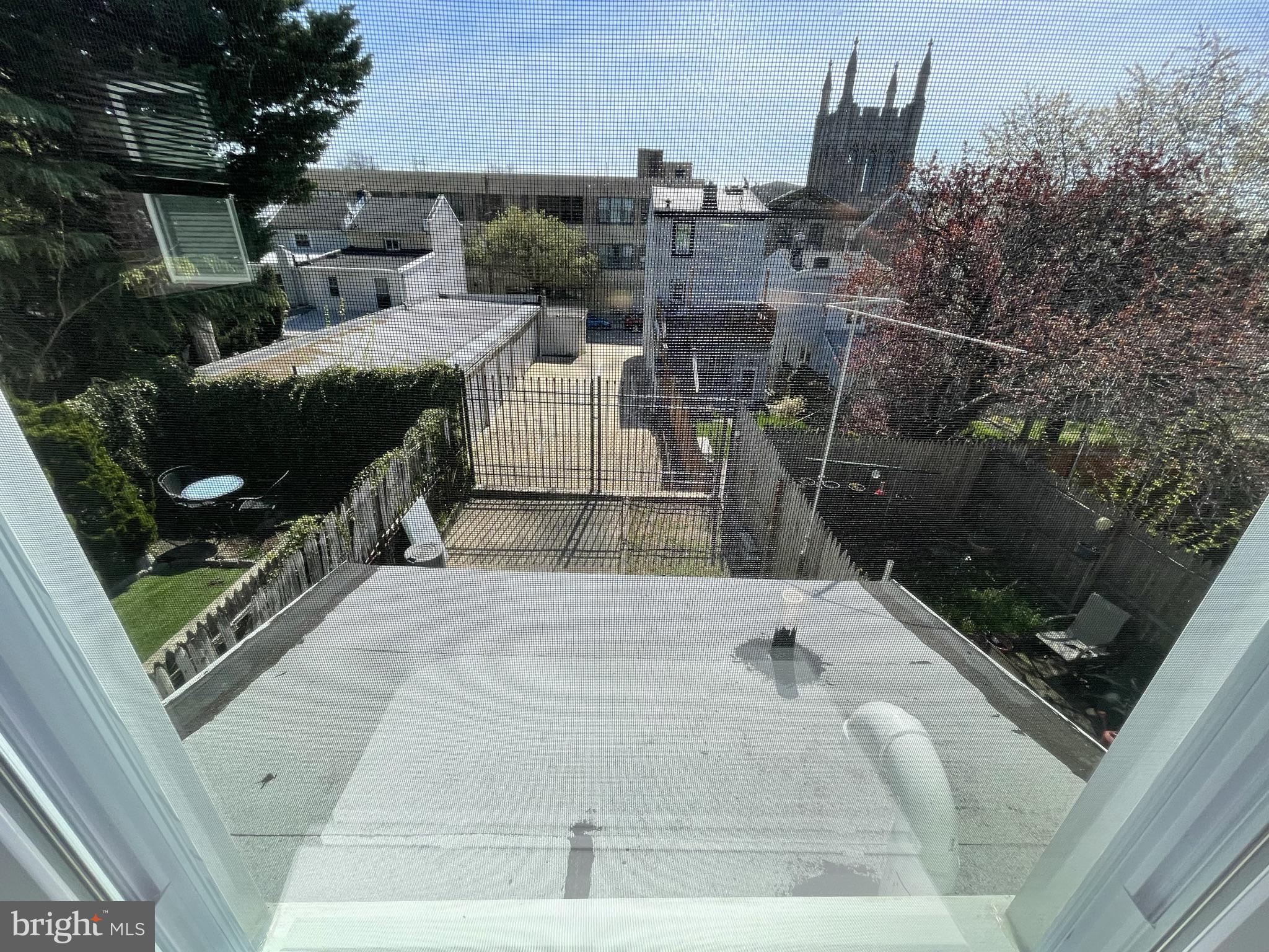 EAST FALLS - Residential Lease