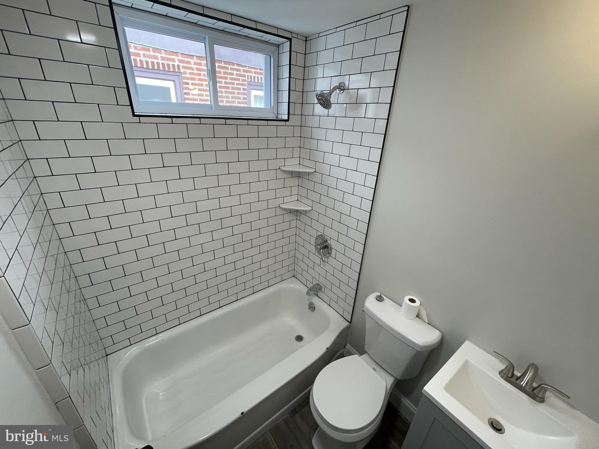 EAST FALLS - Residential Lease