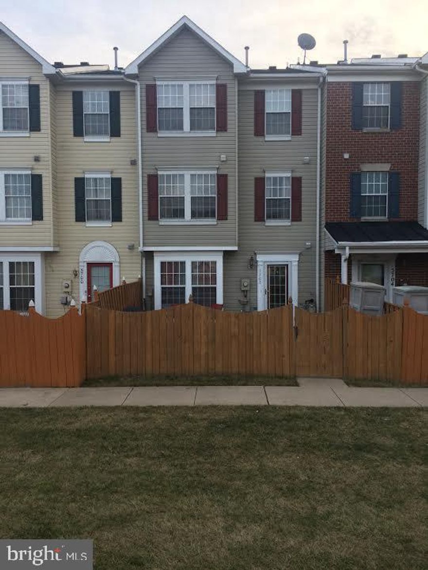 Charming 3 BR 2.5 BA 3 level back to back townhouse in Kingsbrook. Hardwood floors on main and upper levels. Table space kitchen w/ granite. Spacious MBR on upper level w/ bath and walk in closet. Full size washer dryer, fenced yard w/ shed. Community amenities incl outdoor pool.