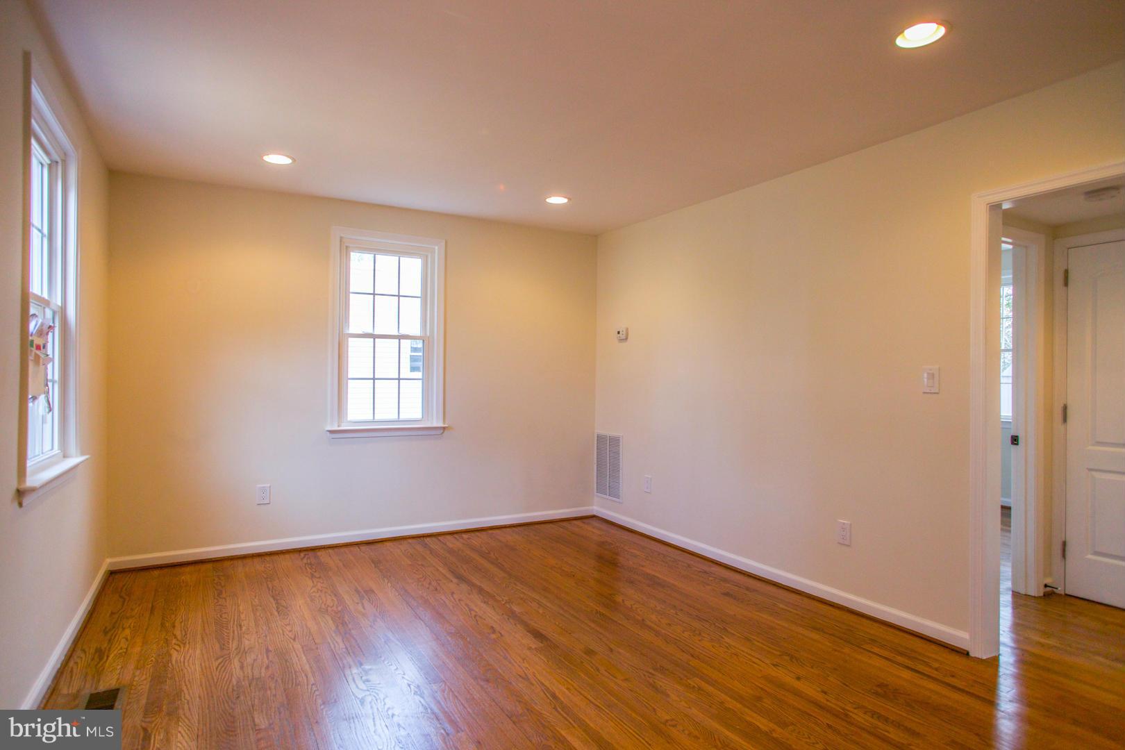 UPPER MAGOTHY BEACH - Residential