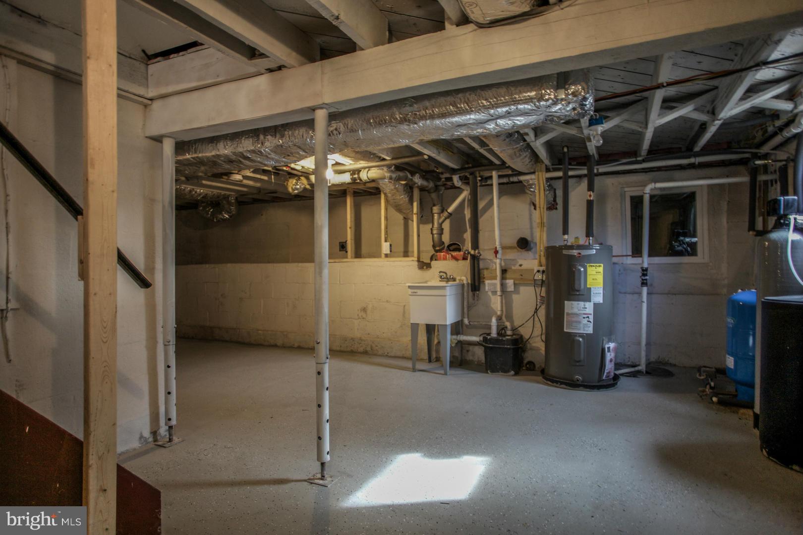 UPPER MAGOTHY BEACH - Residential