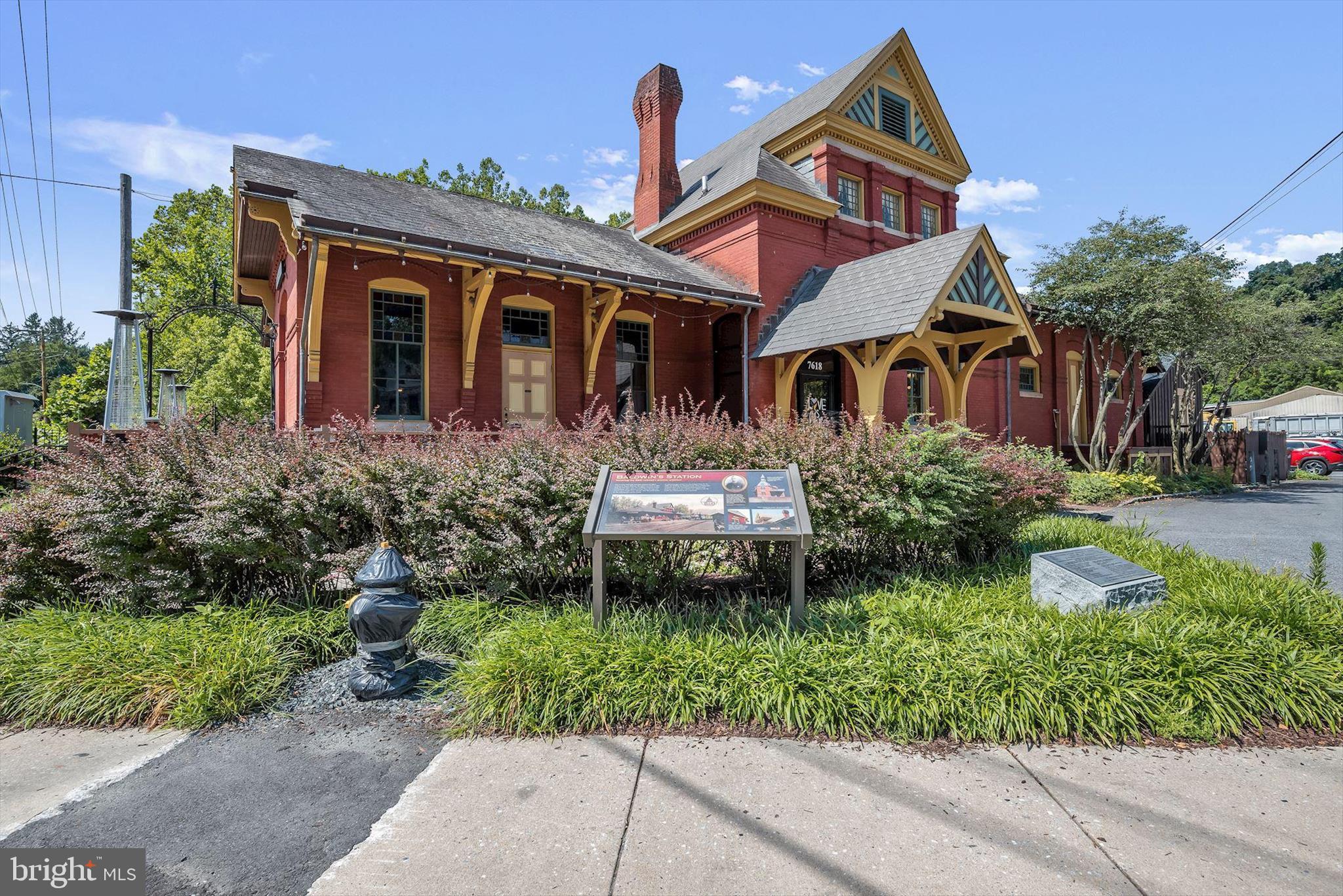 HUNTERS CROSSING - Residential