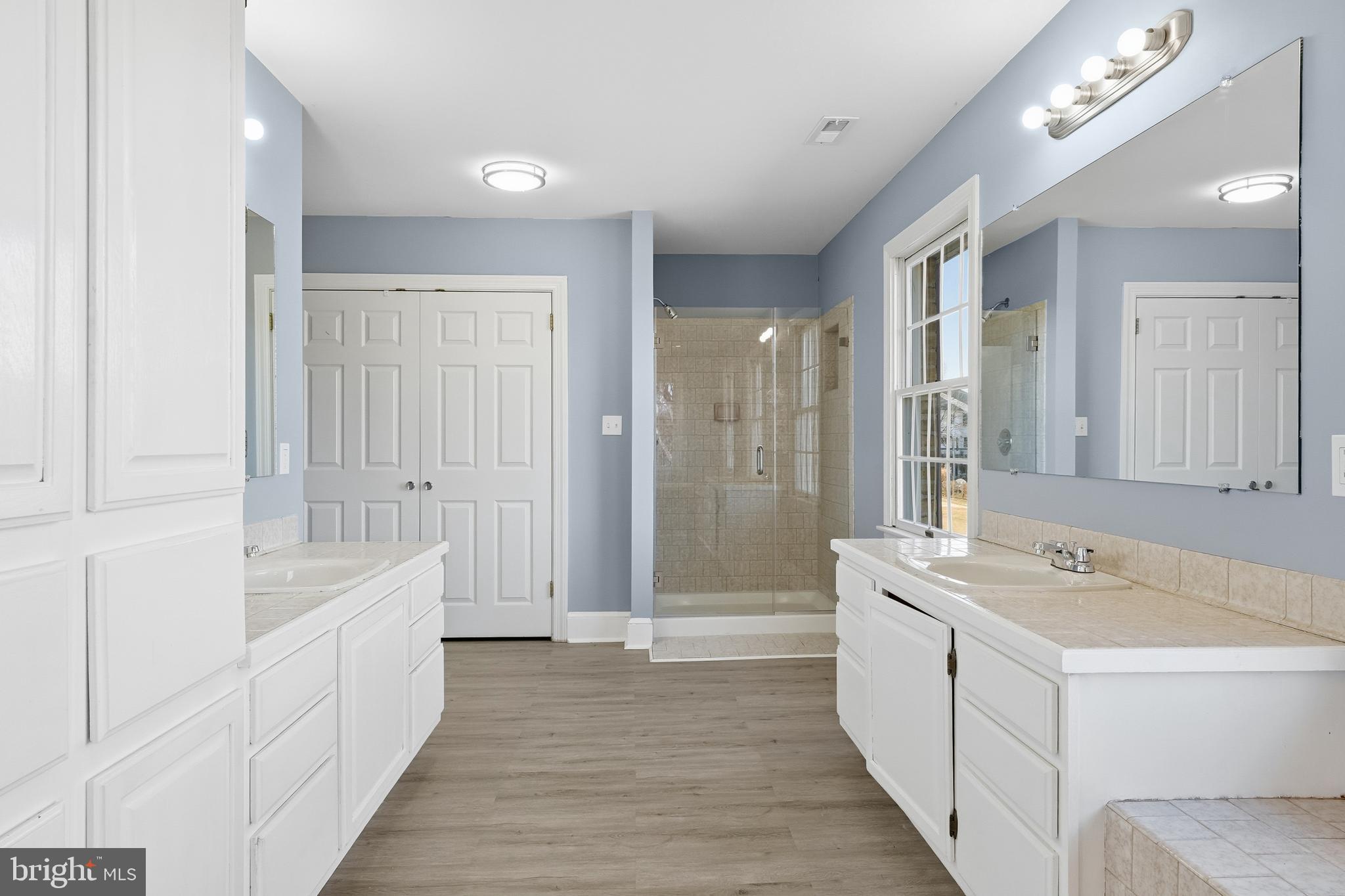 WATERS EDGE - Residential