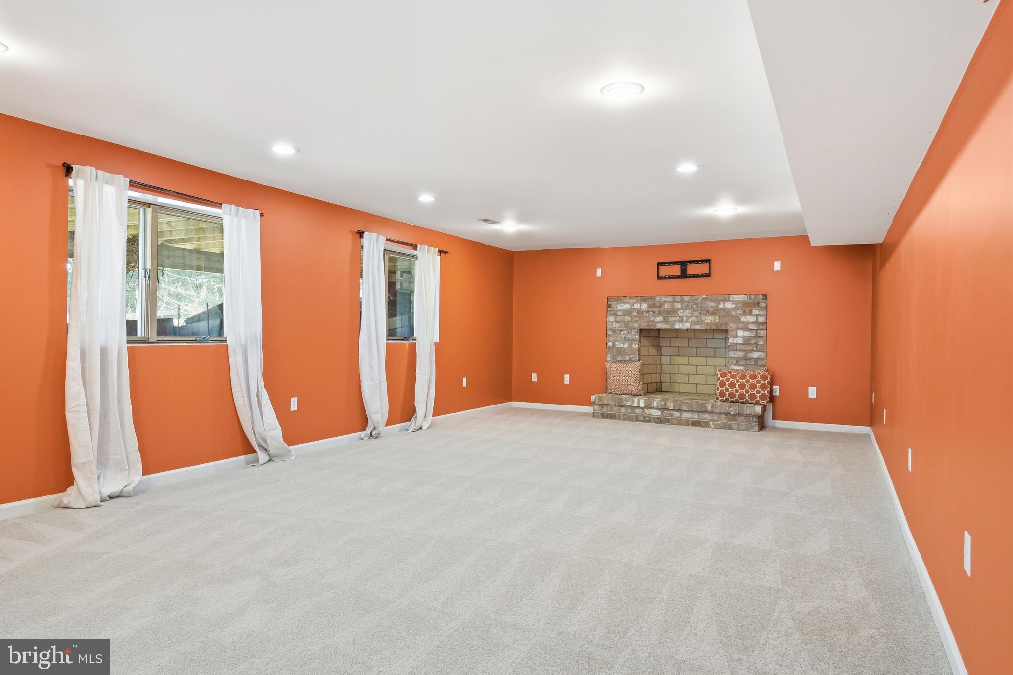 WATERS EDGE - Residential