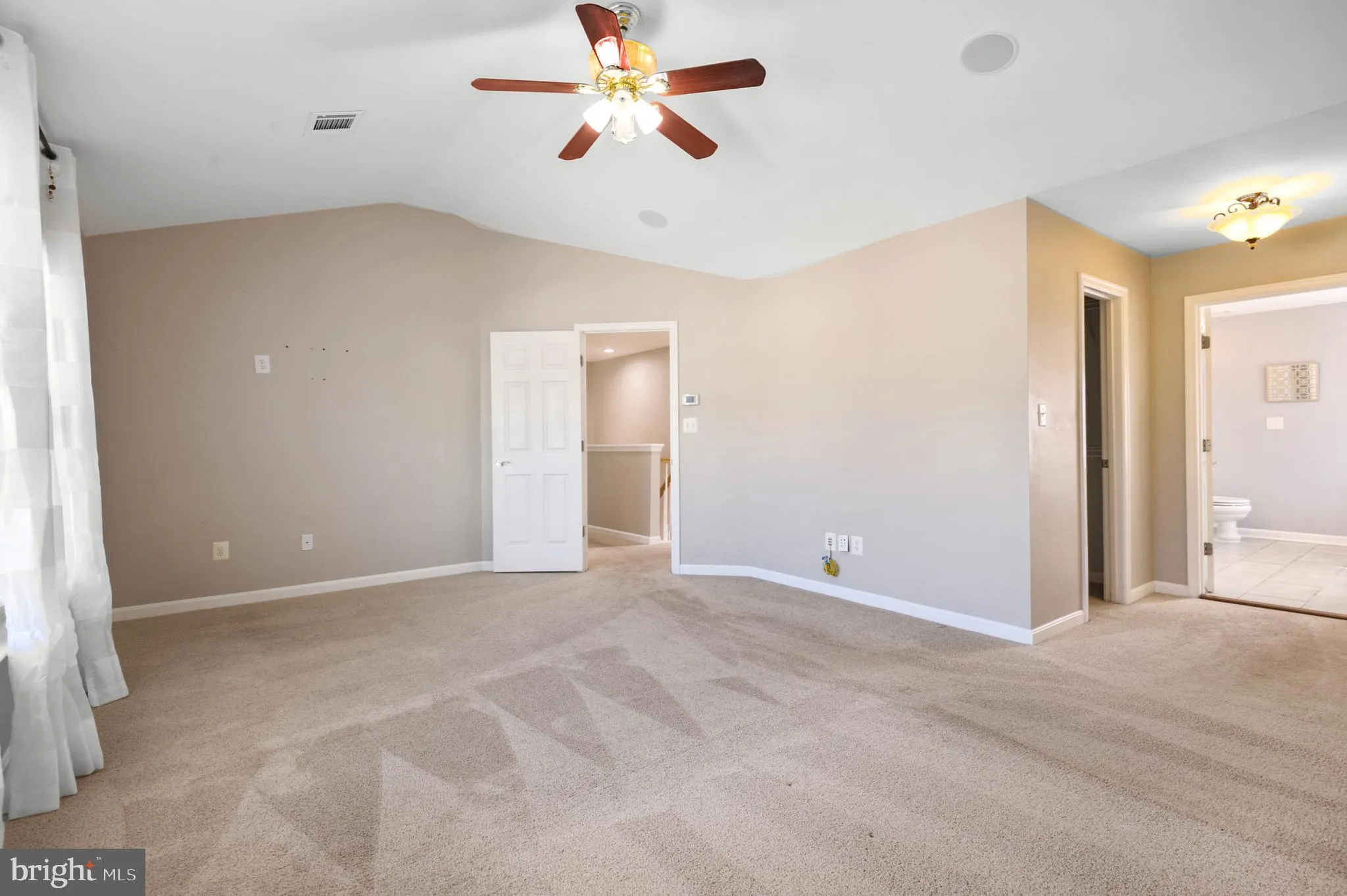 Bristow, Virginia 20136, United States, 4 Bedrooms Bedrooms, ,4 BathroomsBathrooms,Residential,Active,88396