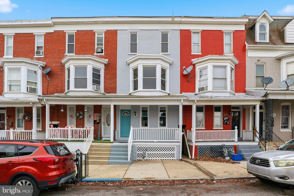Photo of 621 Wallace Street, YORK, PA 17403 (MLS # PAYK2095352)