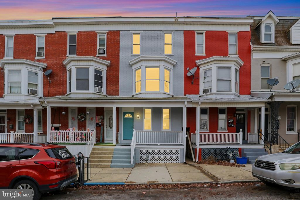 Photo of 621 Wallace Street, YORK, PA 17403 (MLS # PAYK2095352)