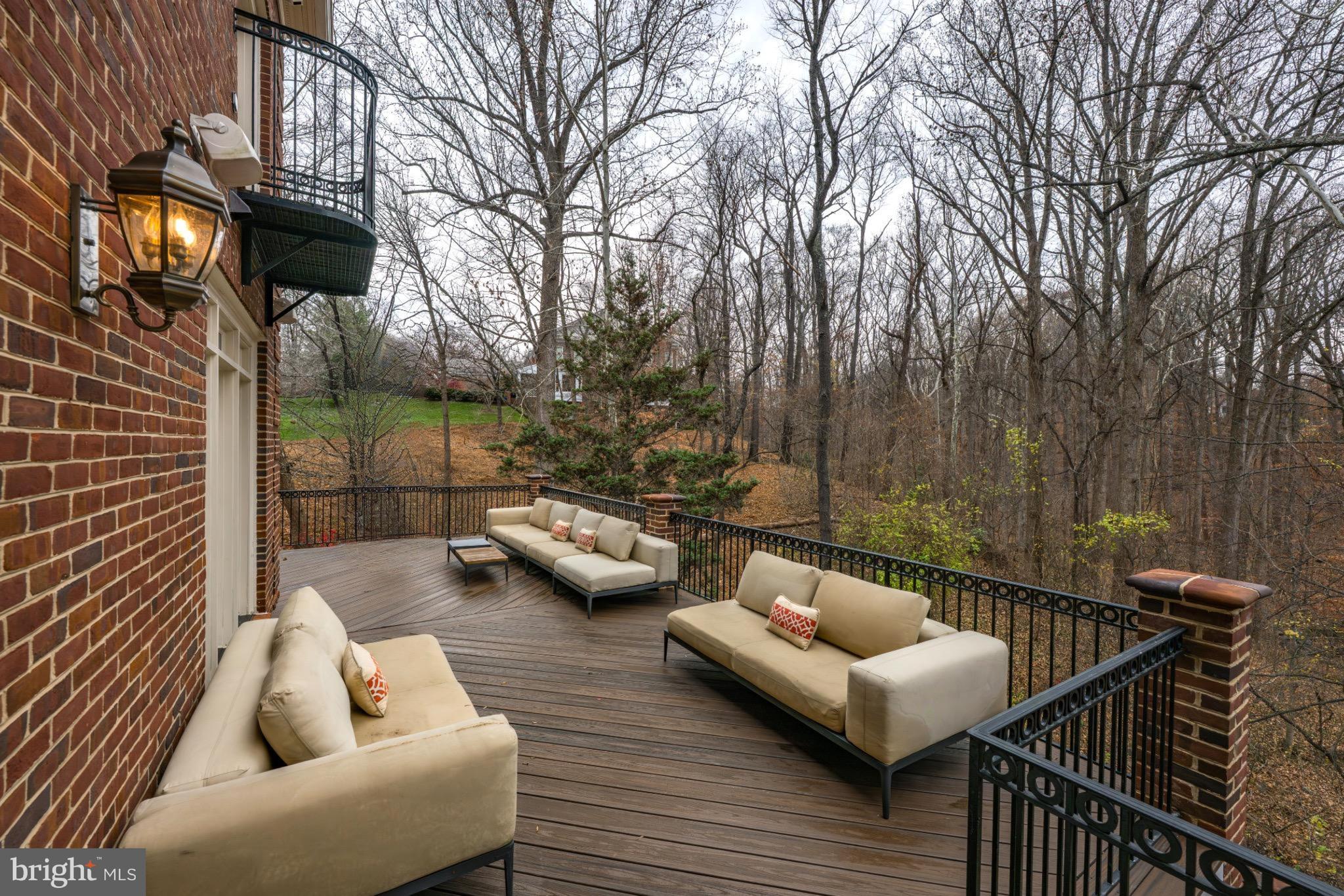 RIVER FALLS - Residential