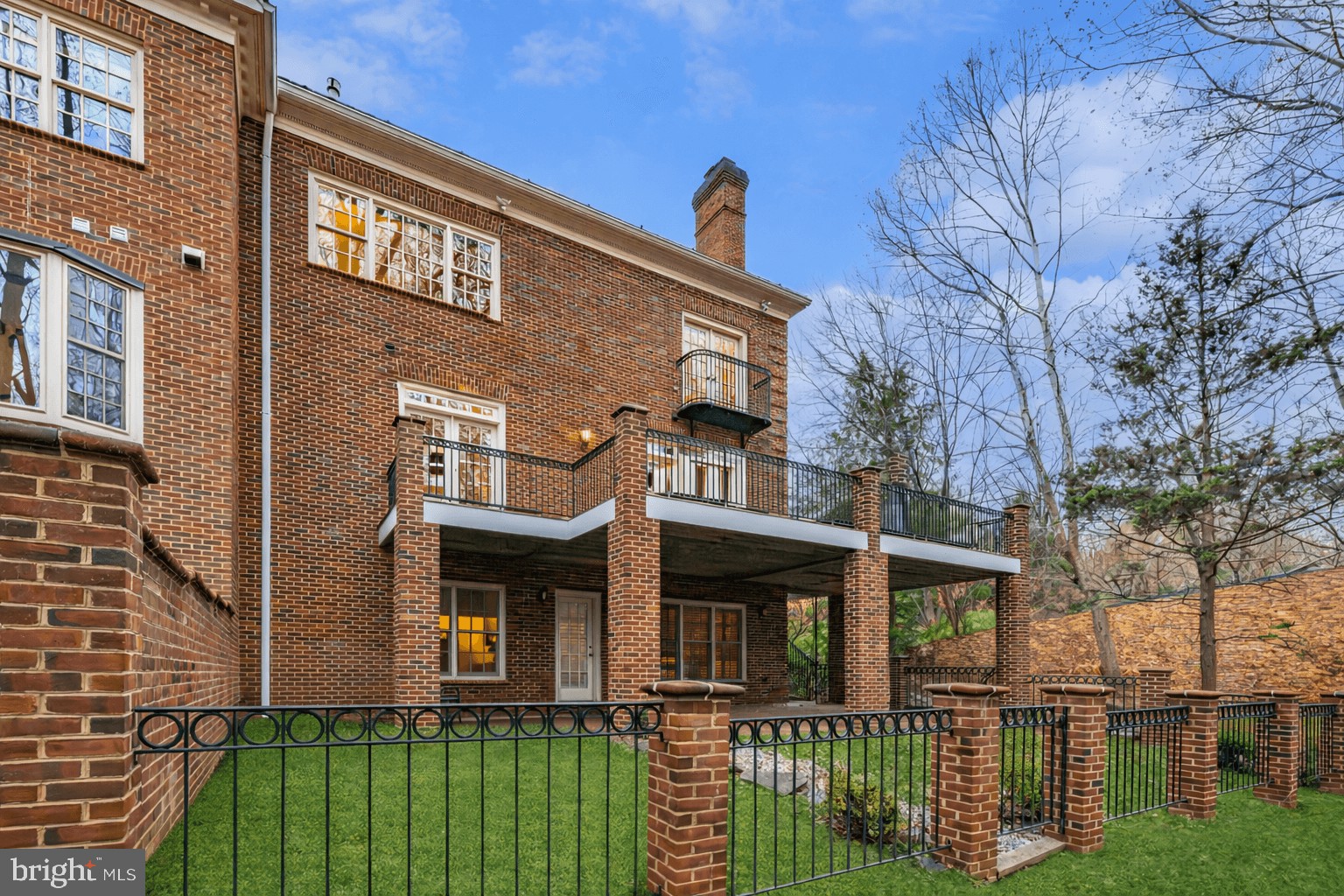 RIVER FALLS - Residential