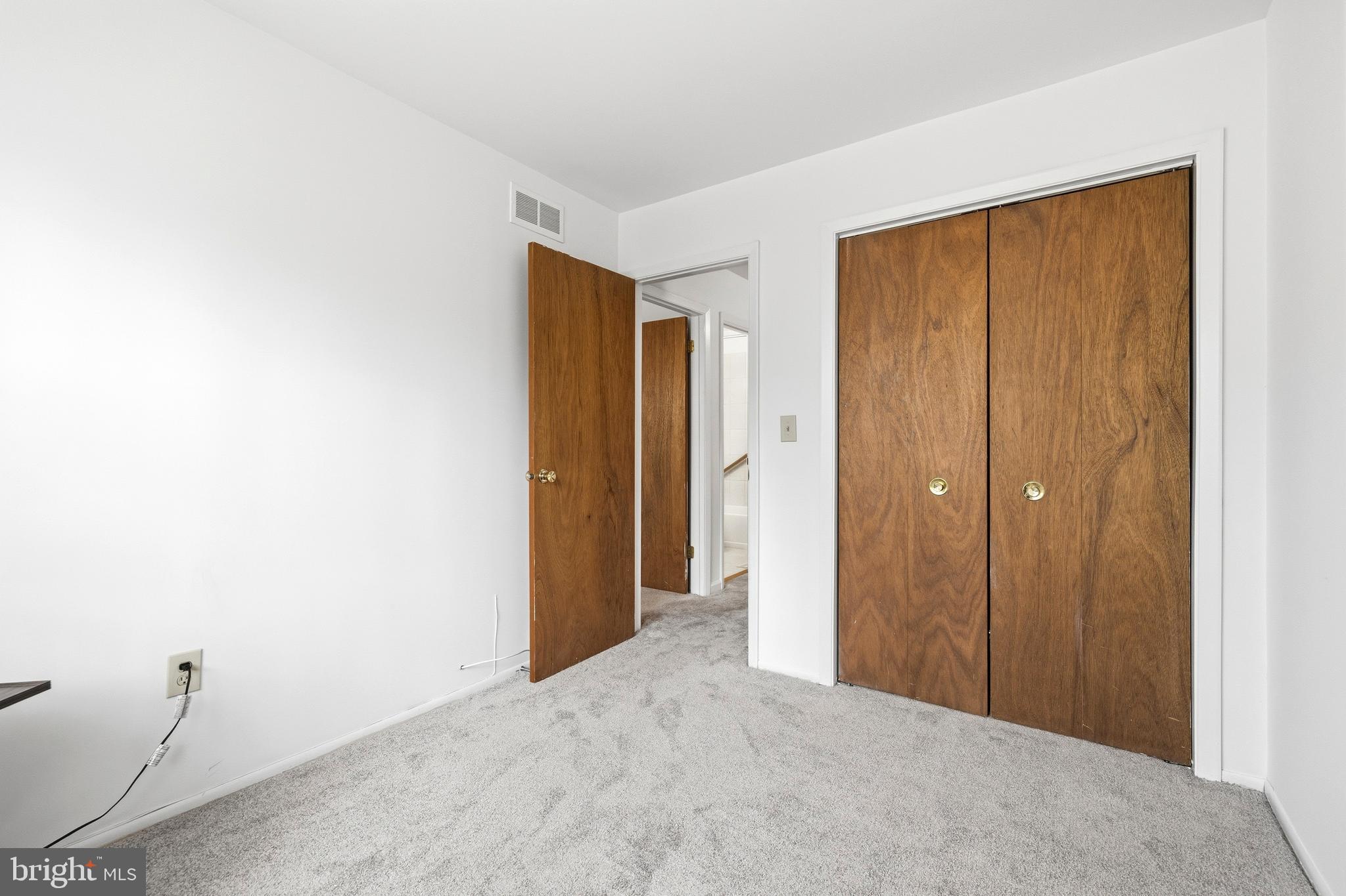 WHISPERING WOODS - Residential