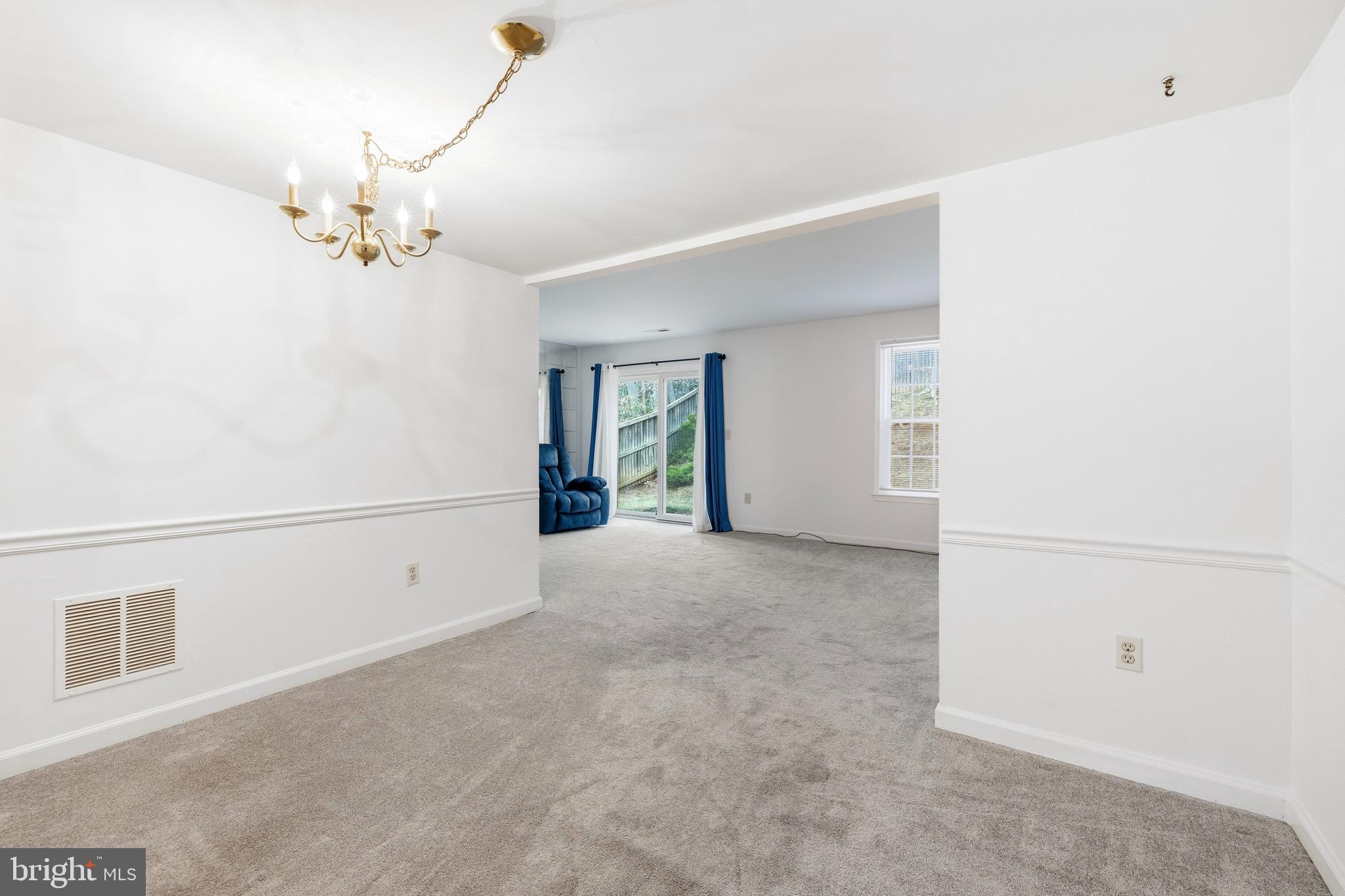 WHISPERING WOODS - Residential