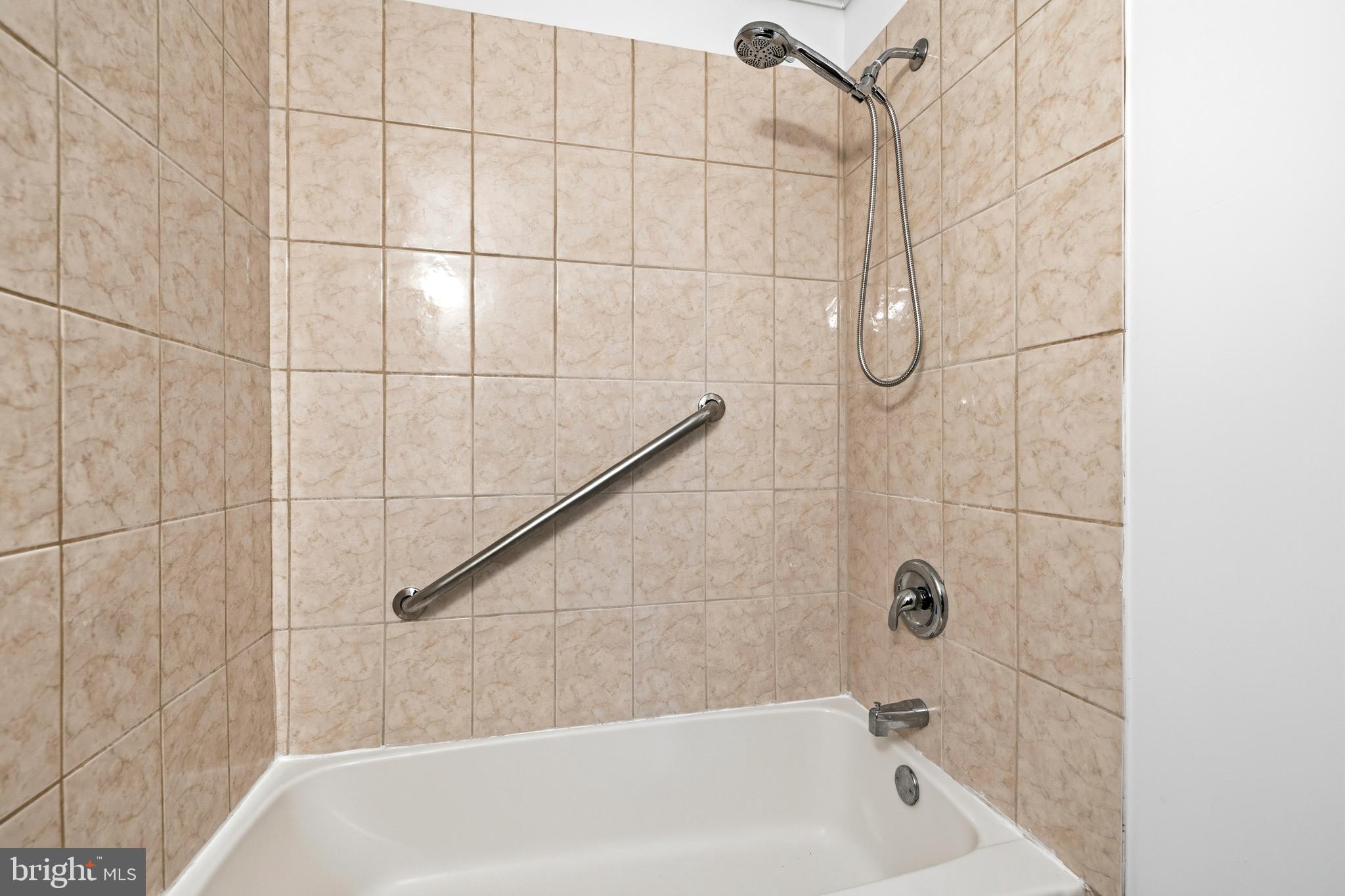 WHISPERING WOODS - Residential