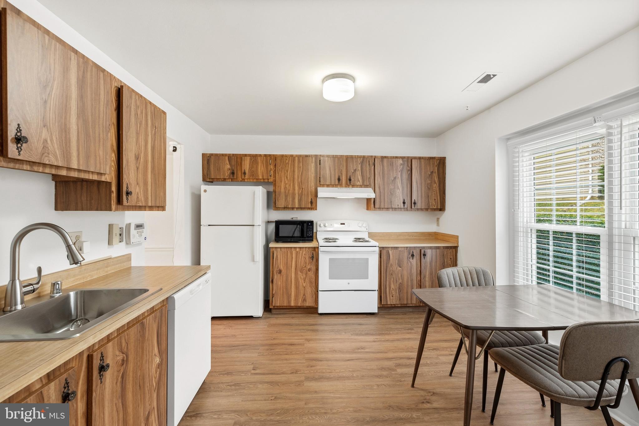 1250 STONEWOOD COURT