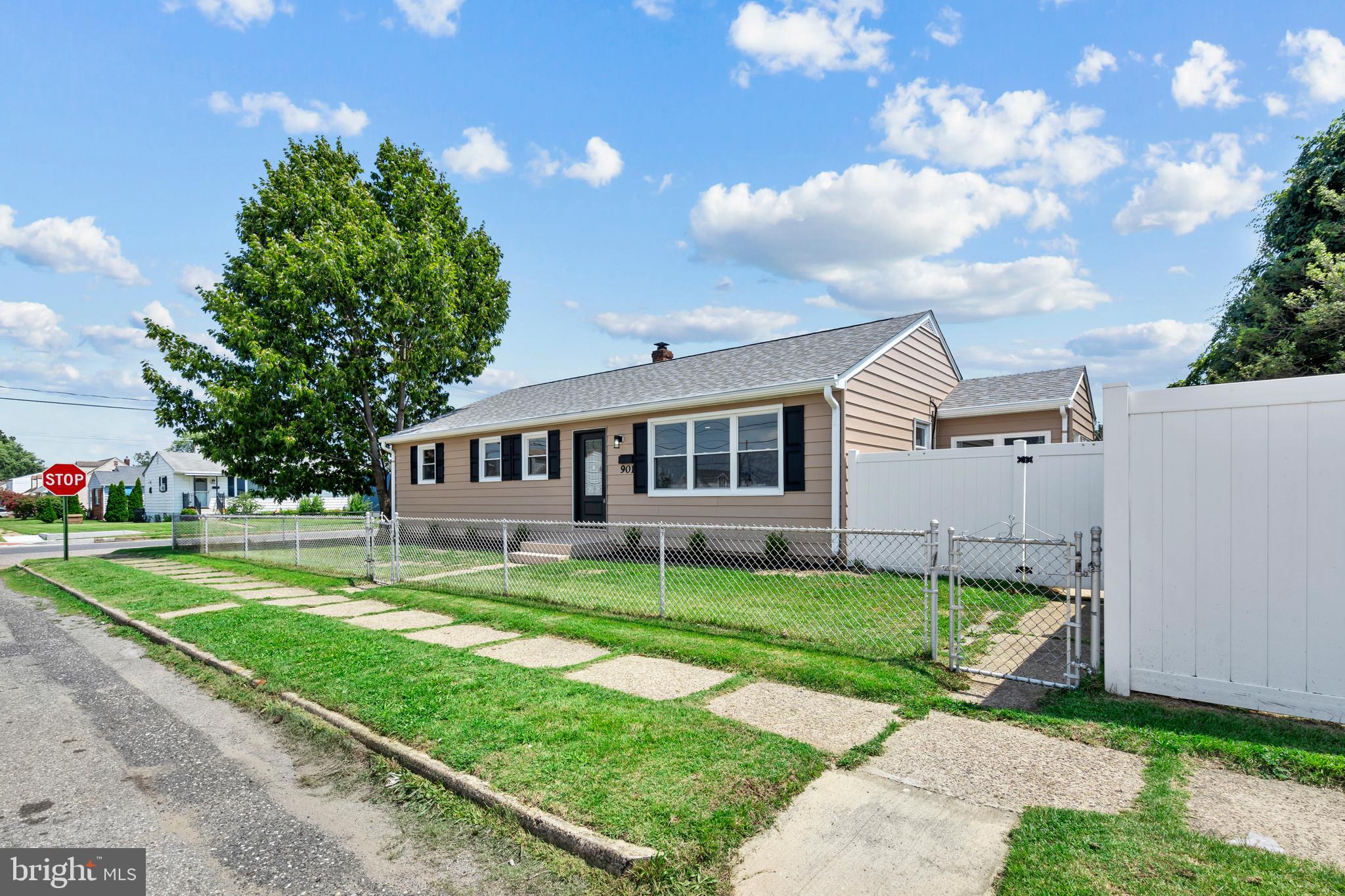 901 SHADELAND AVENUE