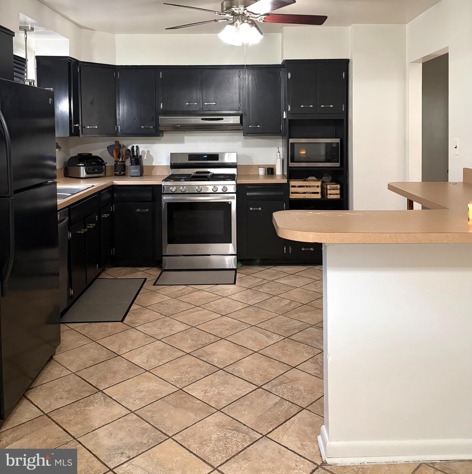 7012 GROVETON DRIVE