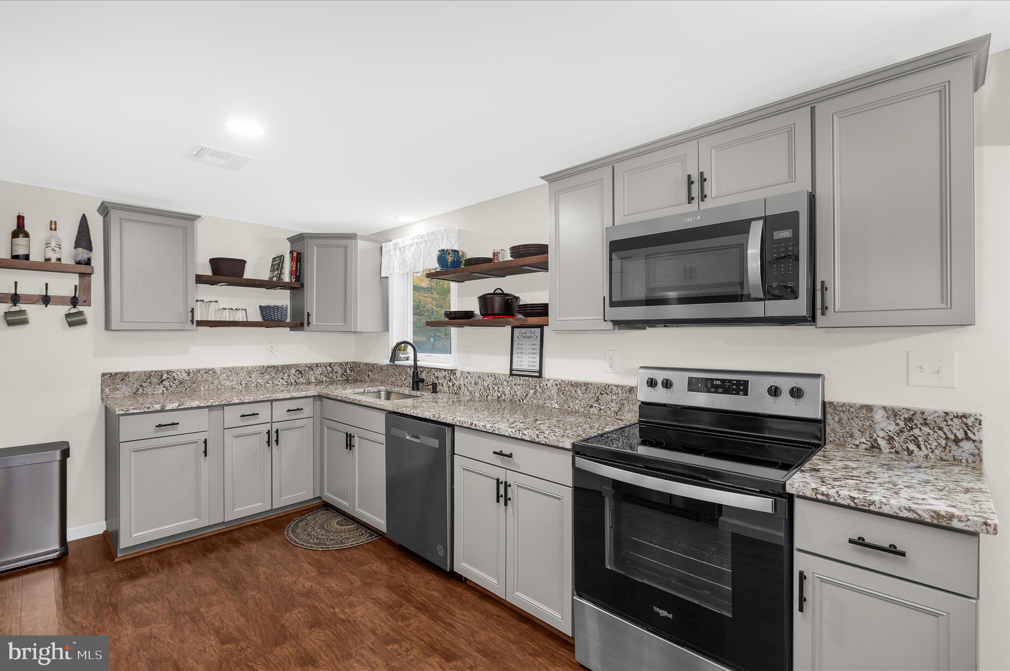 LAUREL ESTATES - Residential