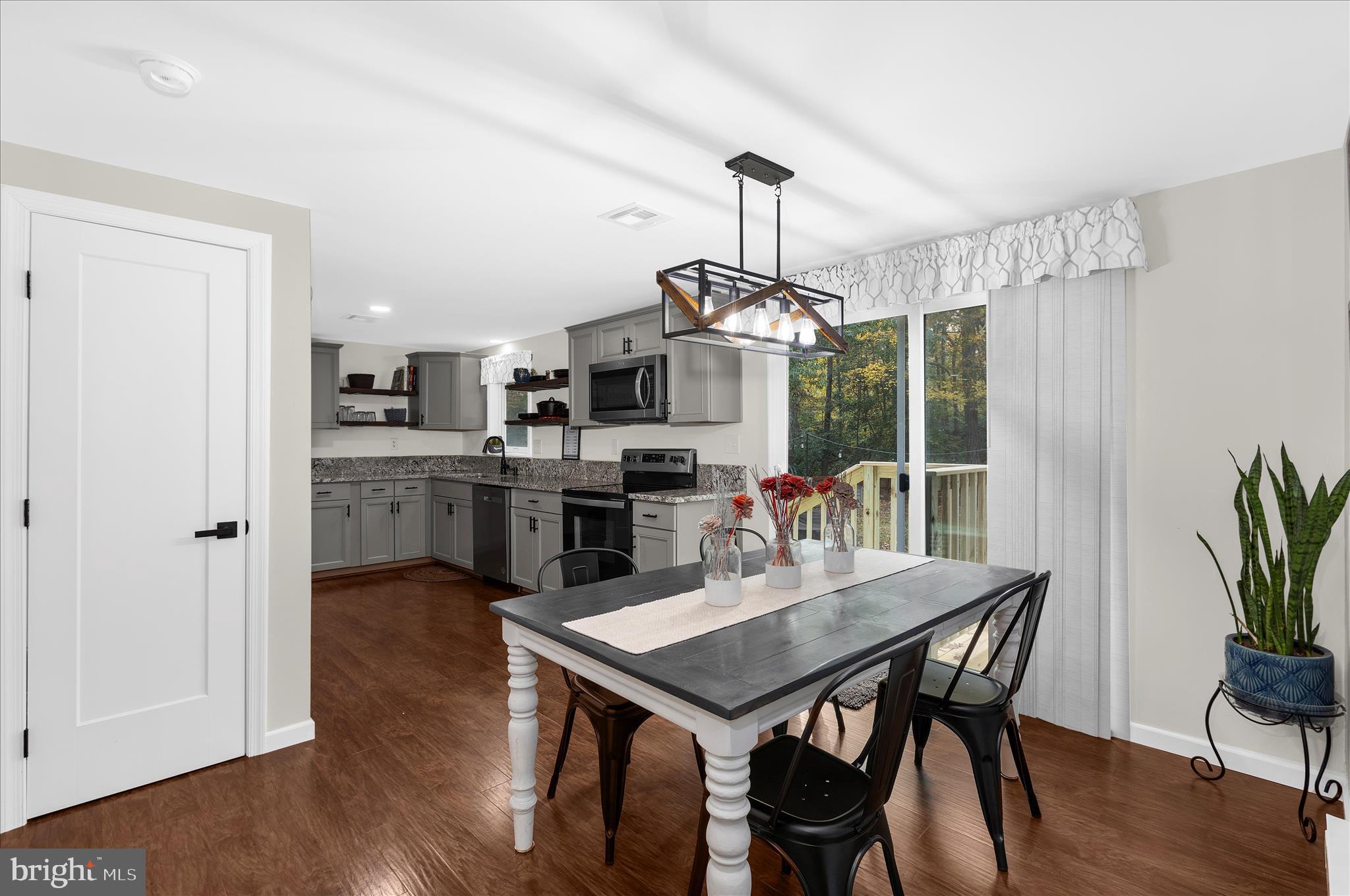 LAUREL ESTATES - Residential