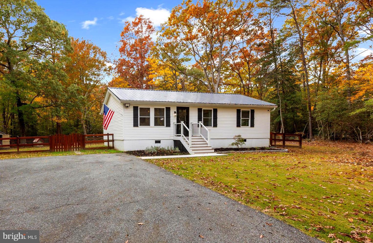 LAUREL ESTATES - Residential