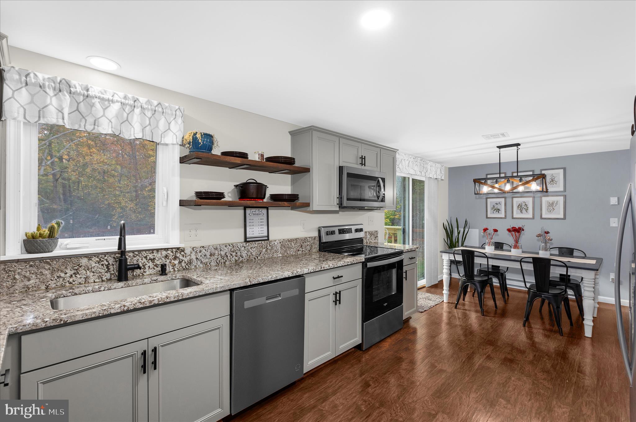 LAUREL ESTATES - Residential