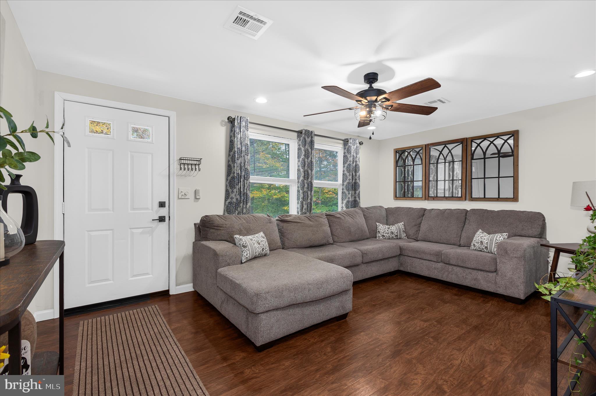 LAUREL ESTATES - Residential