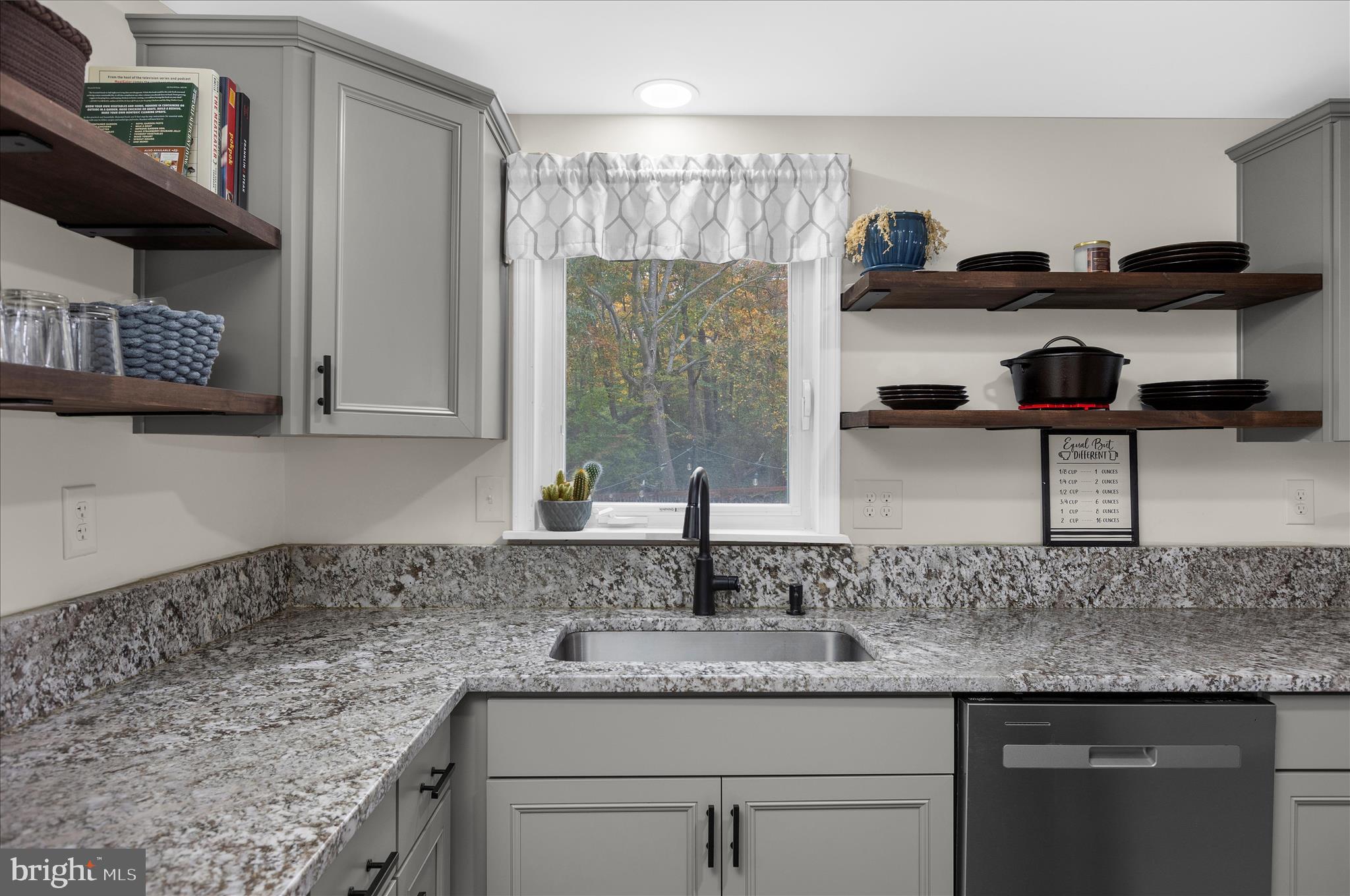 LAUREL ESTATES - Residential