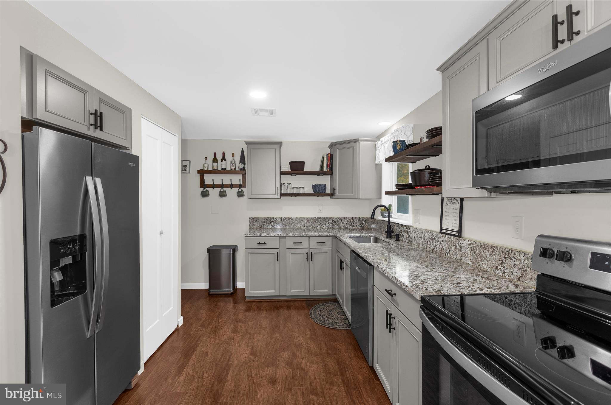 LAUREL ESTATES - Residential