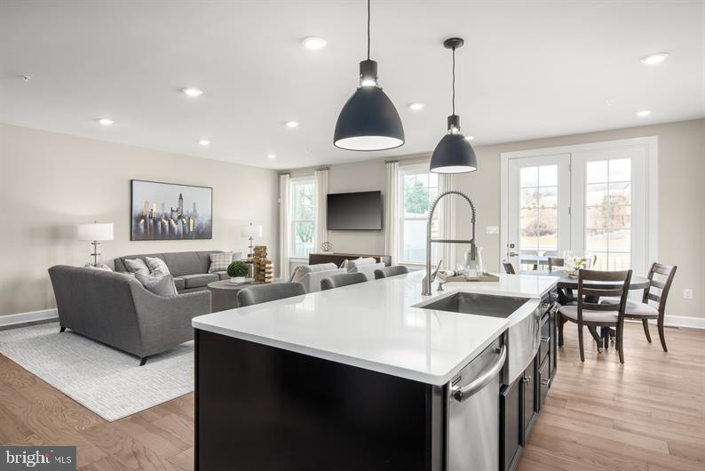 PONDS EDGE - Residential