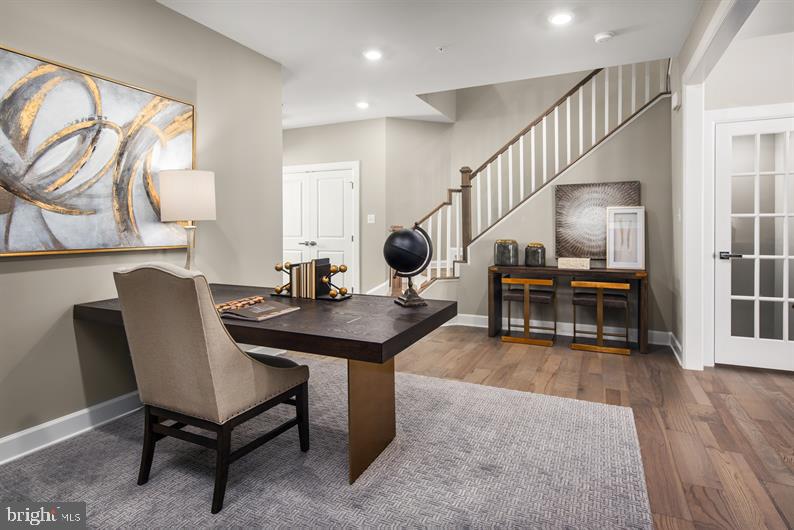 PONDS EDGE - Residential