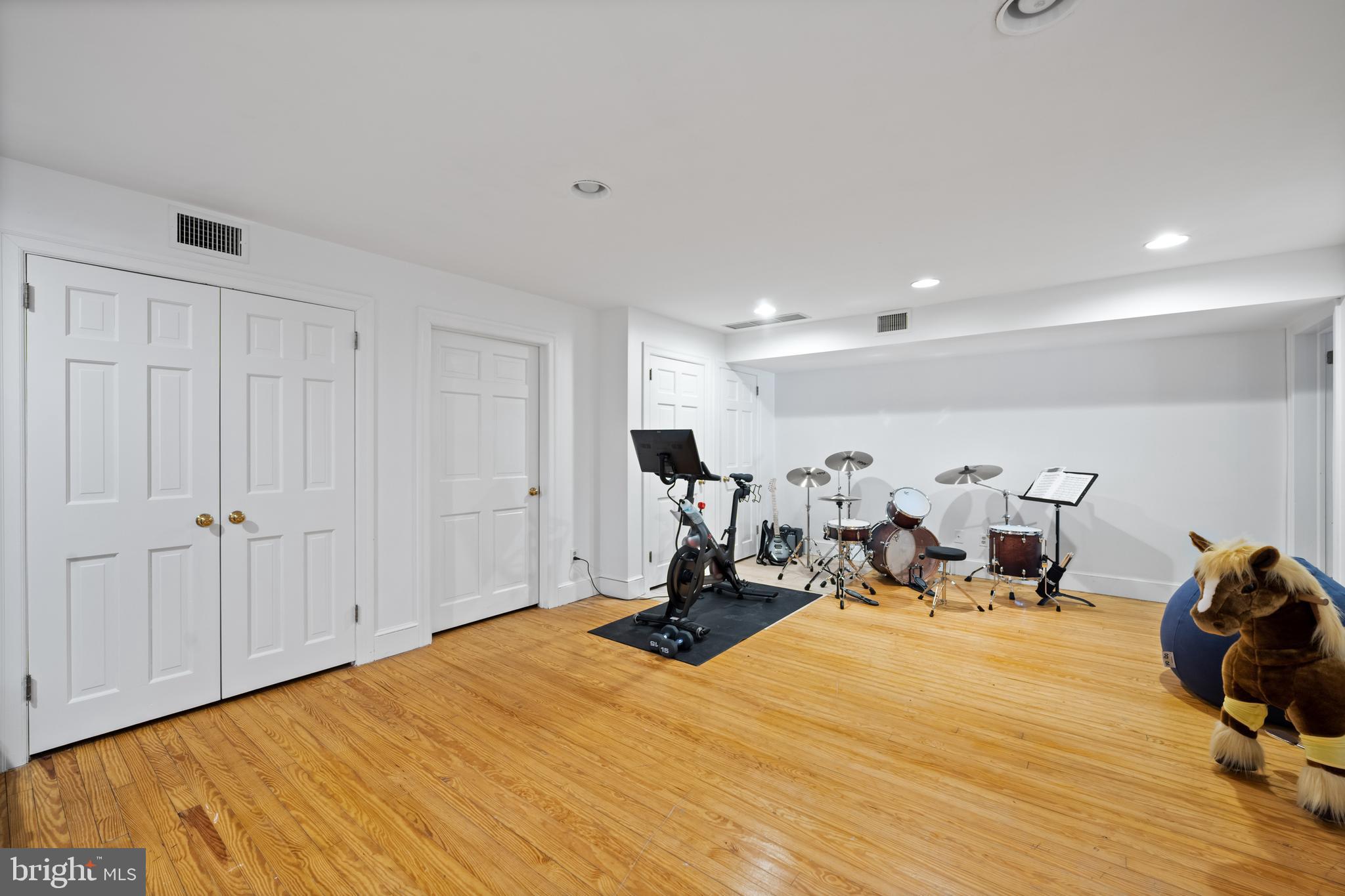 RADNOR HUNT - Residential