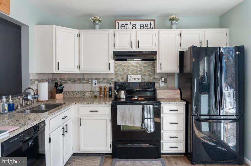 CONSTANT FRIENDSHIP - Residential