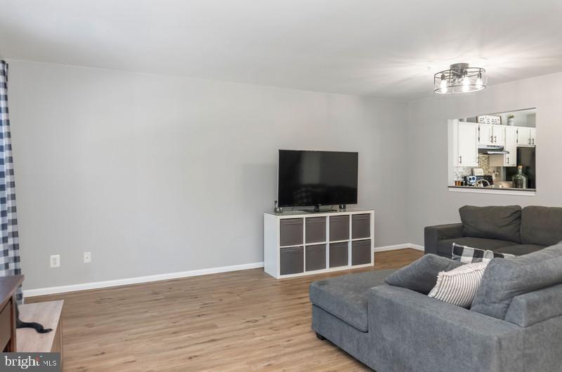 CONSTANT FRIENDSHIP - Residential