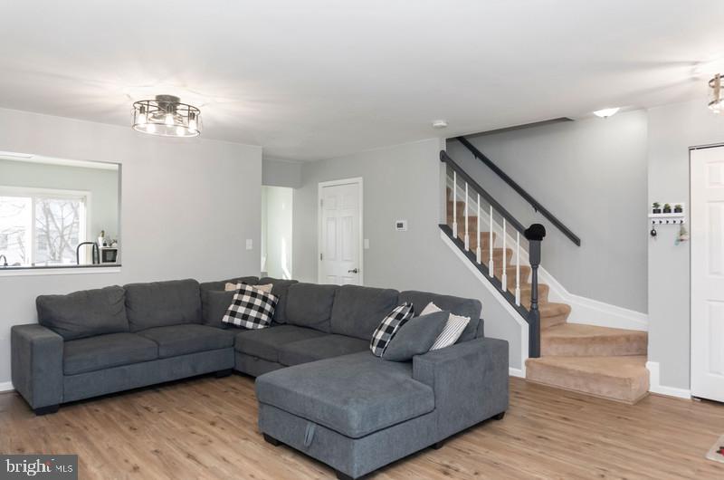 CONSTANT FRIENDSHIP - Residential