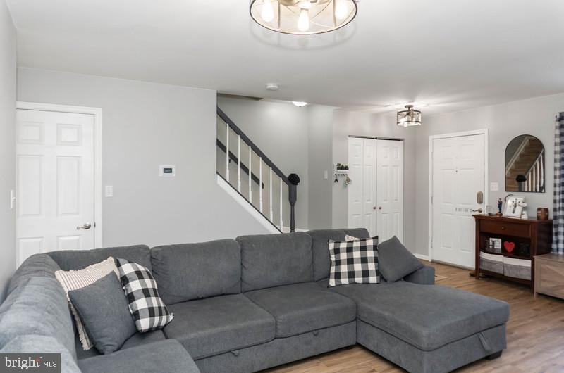 CONSTANT FRIENDSHIP - Residential