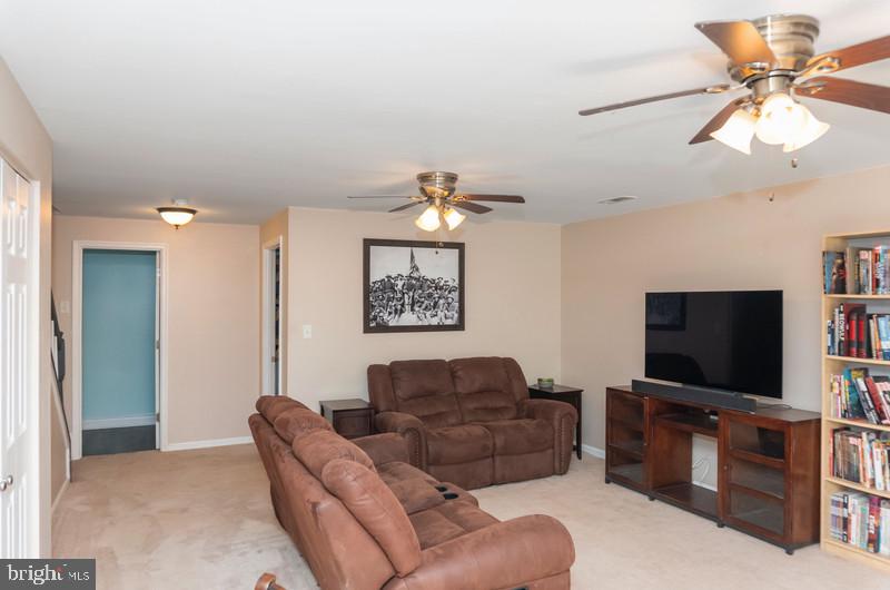 CONSTANT FRIENDSHIP - Residential