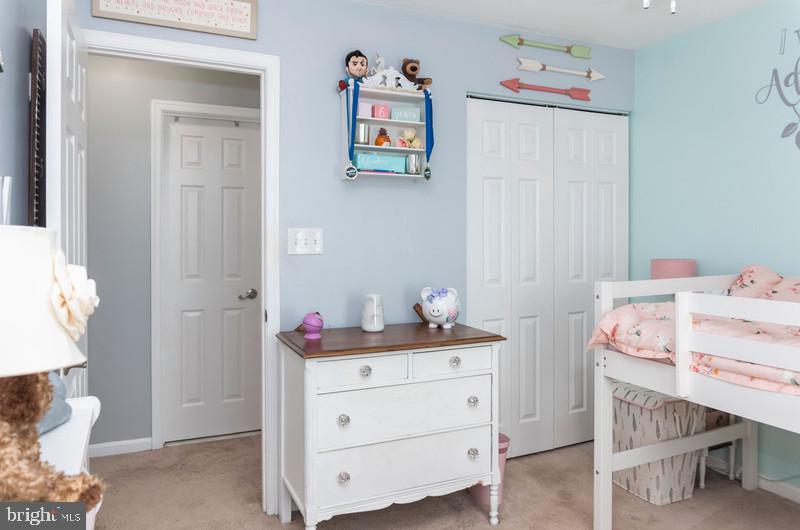 CONSTANT FRIENDSHIP - Residential