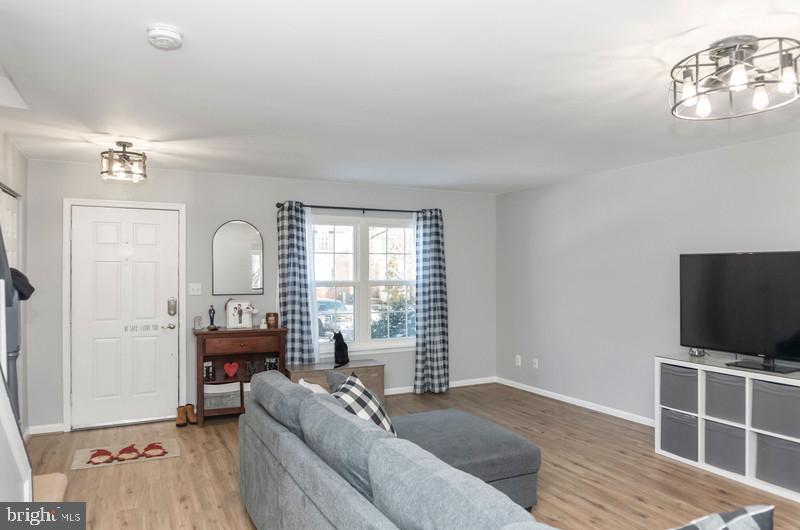 CONSTANT FRIENDSHIP - Residential