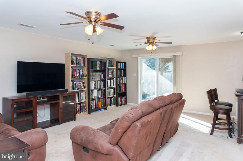 CONSTANT FRIENDSHIP - Residential