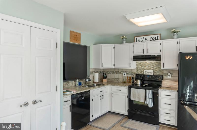 CONSTANT FRIENDSHIP - Residential