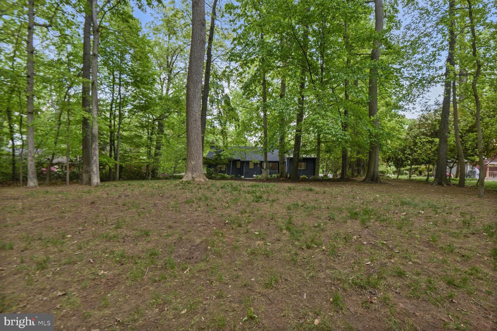 LAKE BARCROFT - Residential