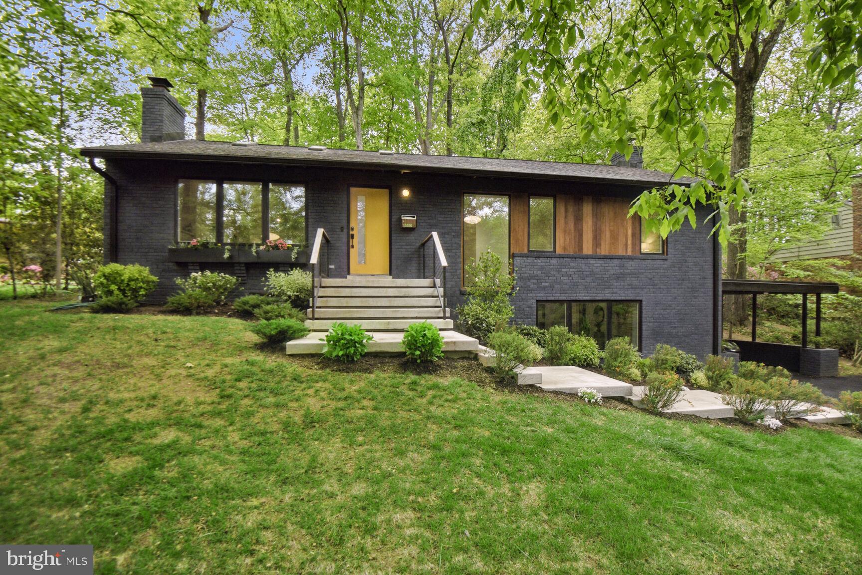 LAKE BARCROFT - Residential