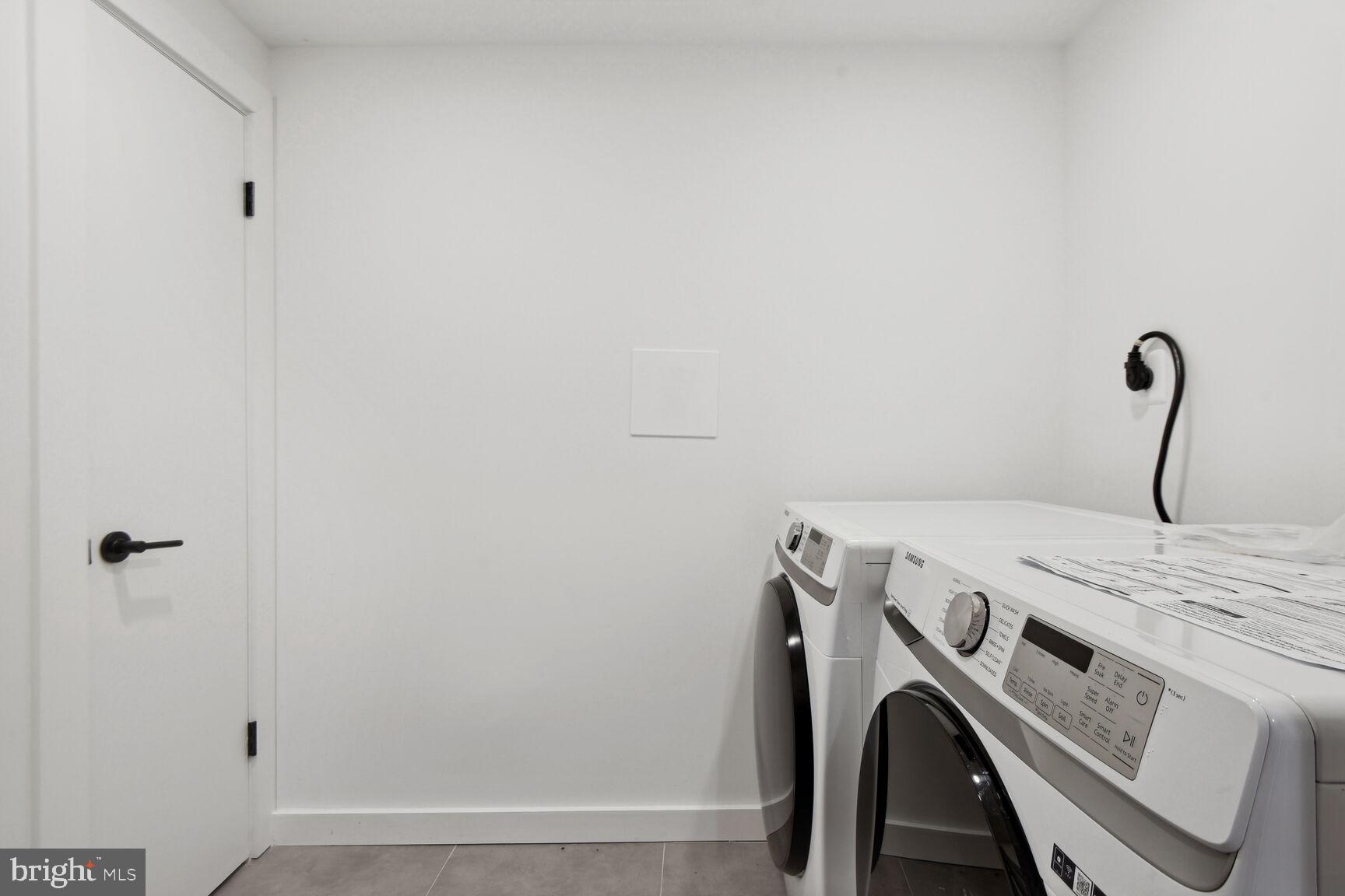 LAKE BARCROFT - Residential