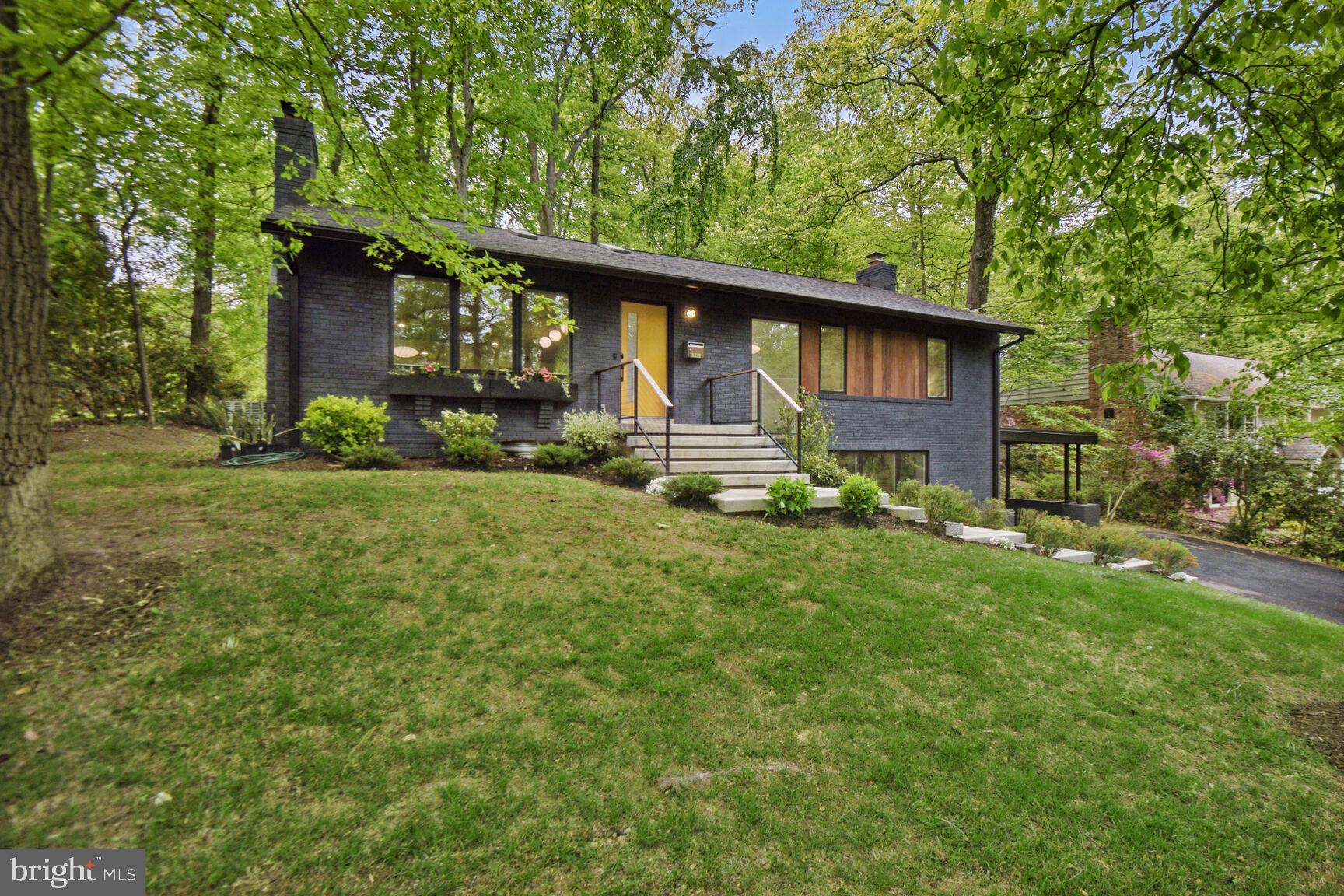 LAKE BARCROFT - Residential