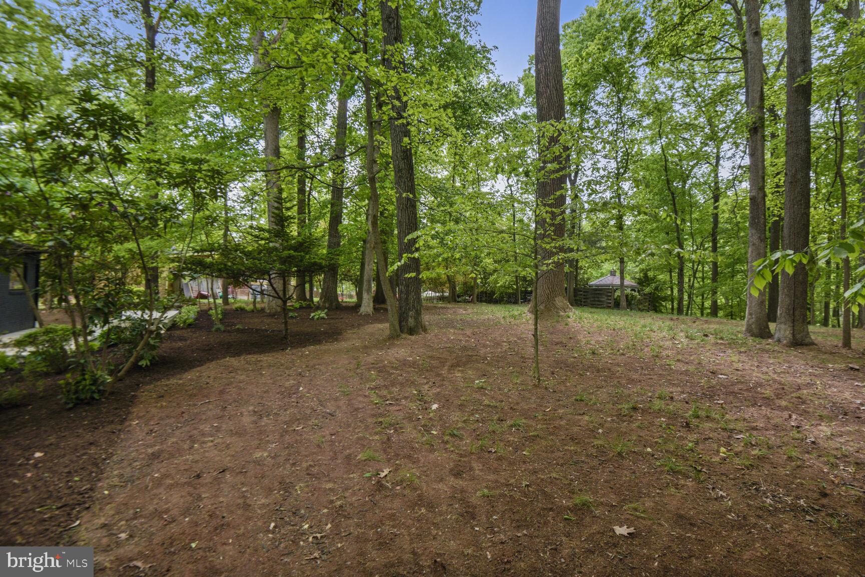 LAKE BARCROFT - Residential