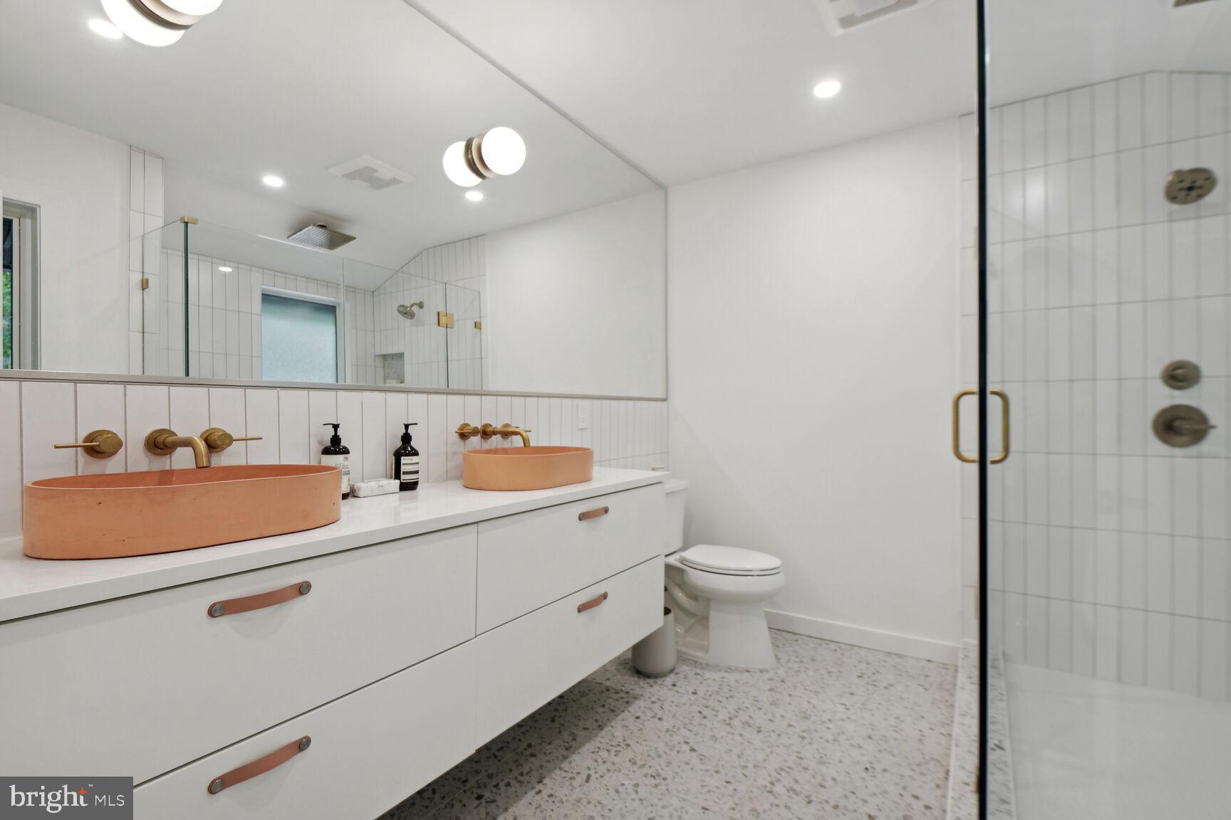 LAKE BARCROFT - Residential